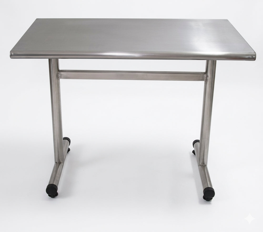 MESA RECTANGULAR EN LÁMINA CROMADA